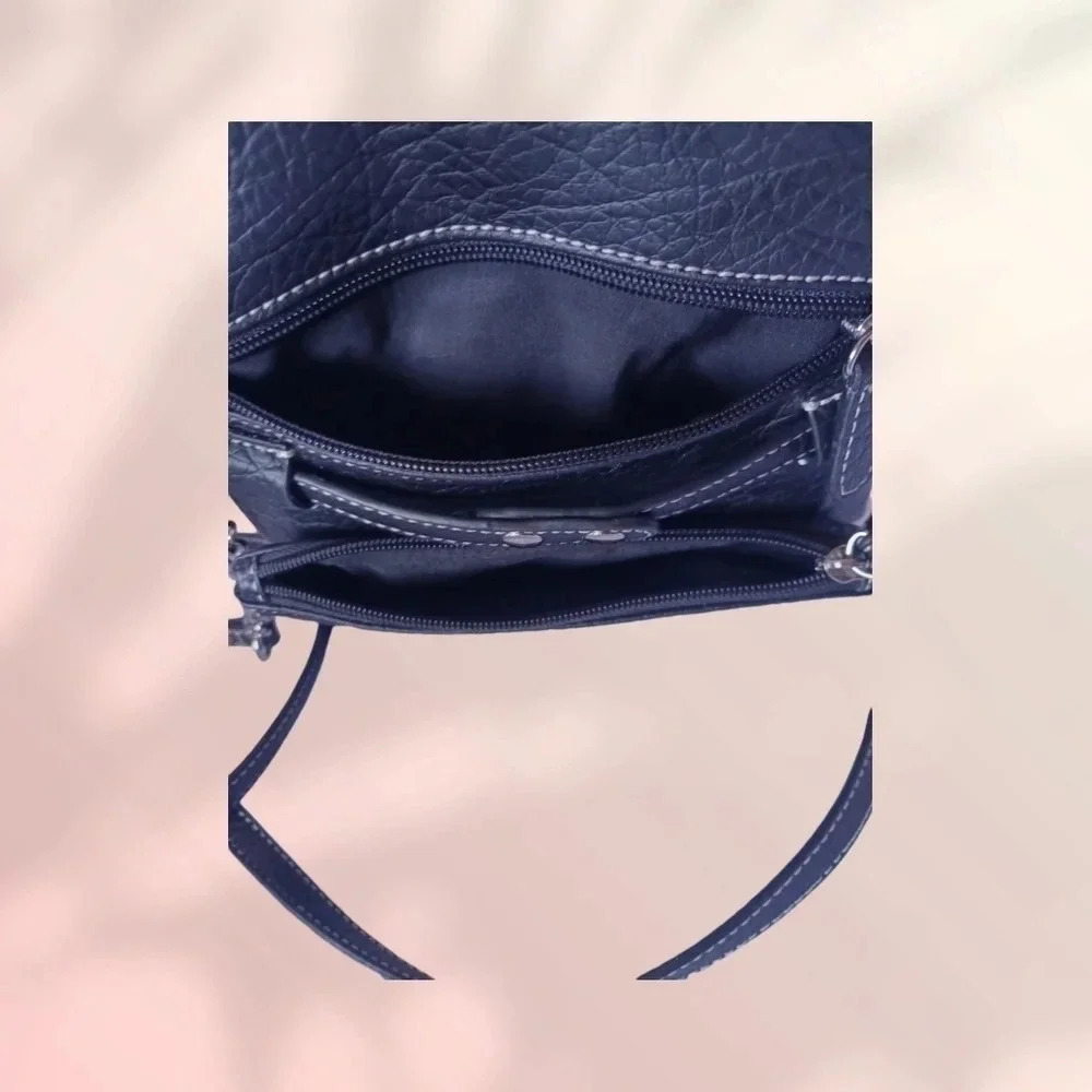 -Nine West tunnel fold over crossbody bag black - Picture 5 of 10